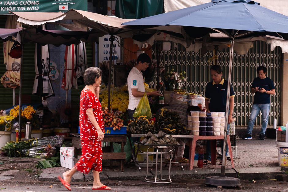 Saigon's Bustle & Bites: A Ho Chi Minh City Food & Culture Dive! - Image 2