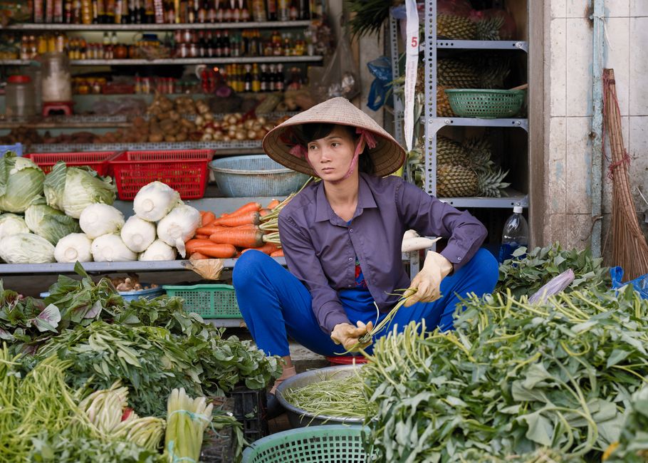 Saigon's Bustle & Bites: A Ho Chi Minh City Food & Culture Dive! - Image 1