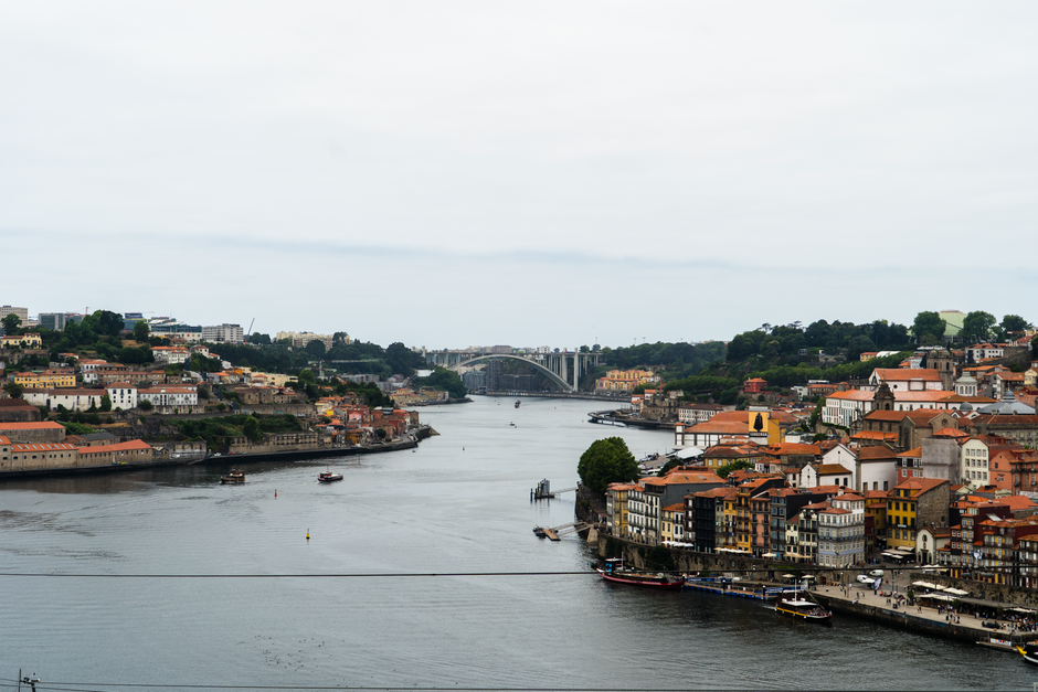 Porto erleben: Wein, Brücken & Atlantikbrise! - Image 1